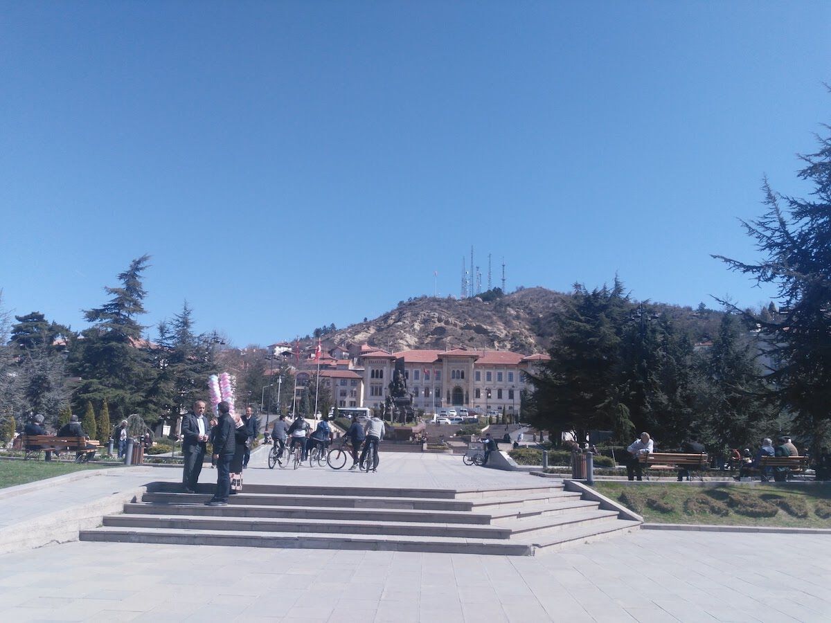 İstiklal Yolu - Heykel